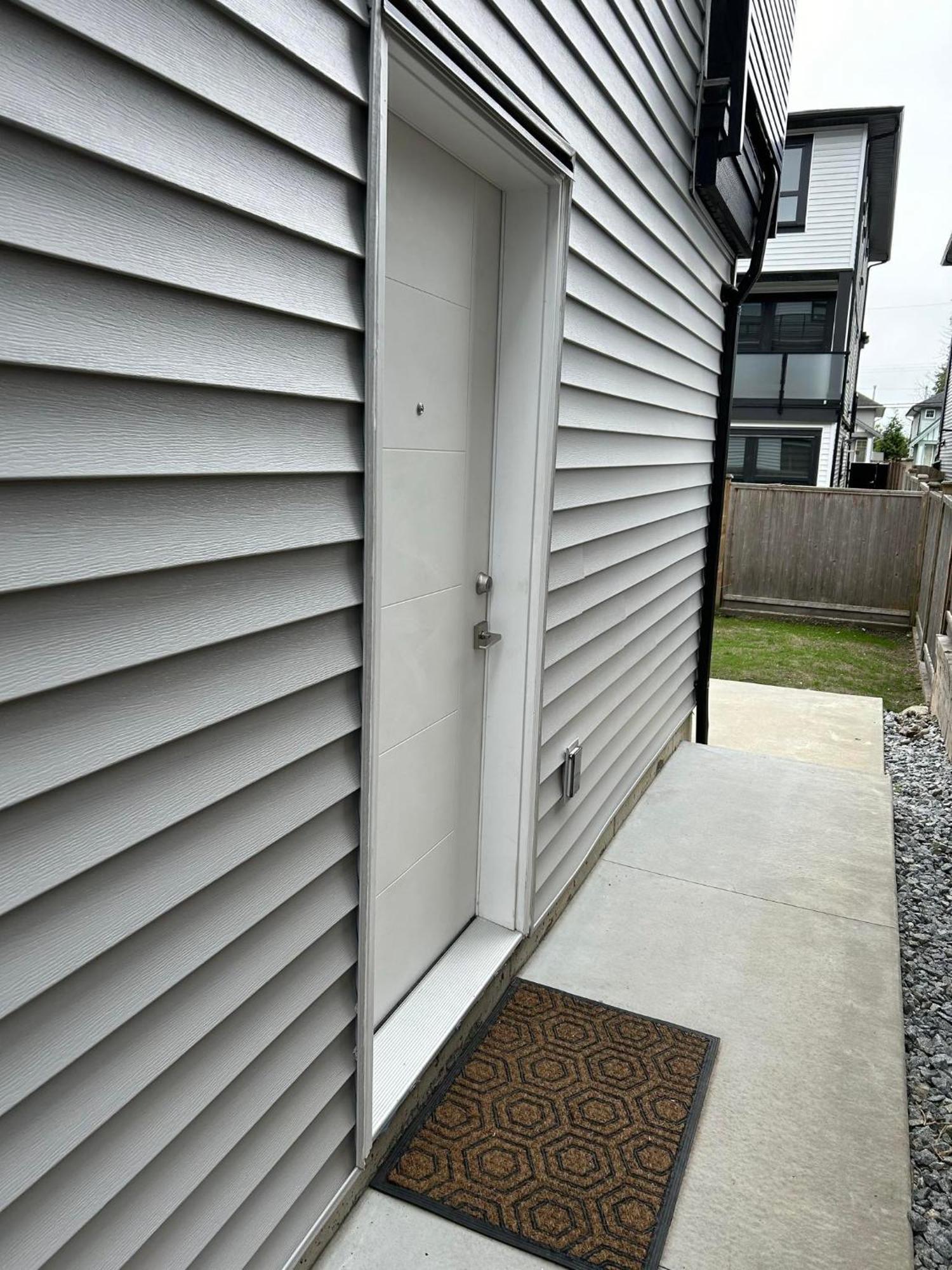 New, Spacious 2 Bedrooms In Downtown With Free Parking! Maple Ridge Exterior foto